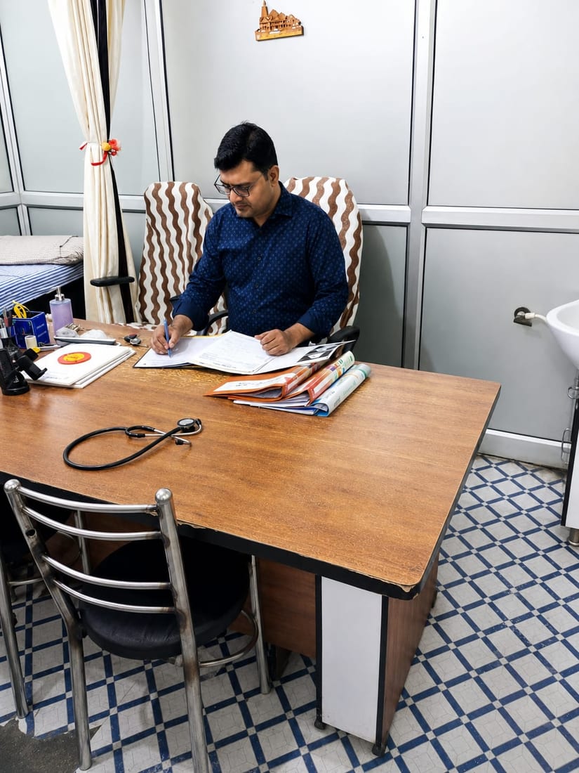Dr. Alok Sachan, MD (Medicine)